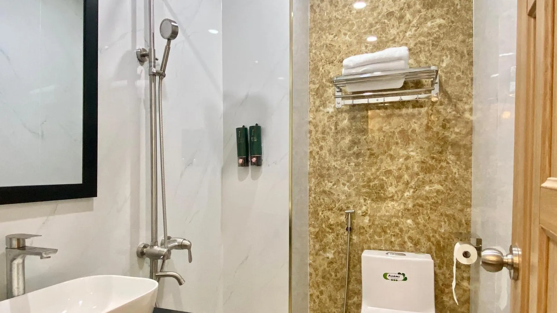 ***  Binh Trieu Hotel - Go Vap Ho Chi Minh City Vietnam